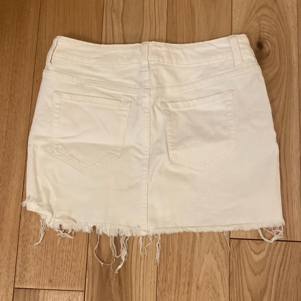 White Jean mini skirt in a size small - Picture 2 of 5